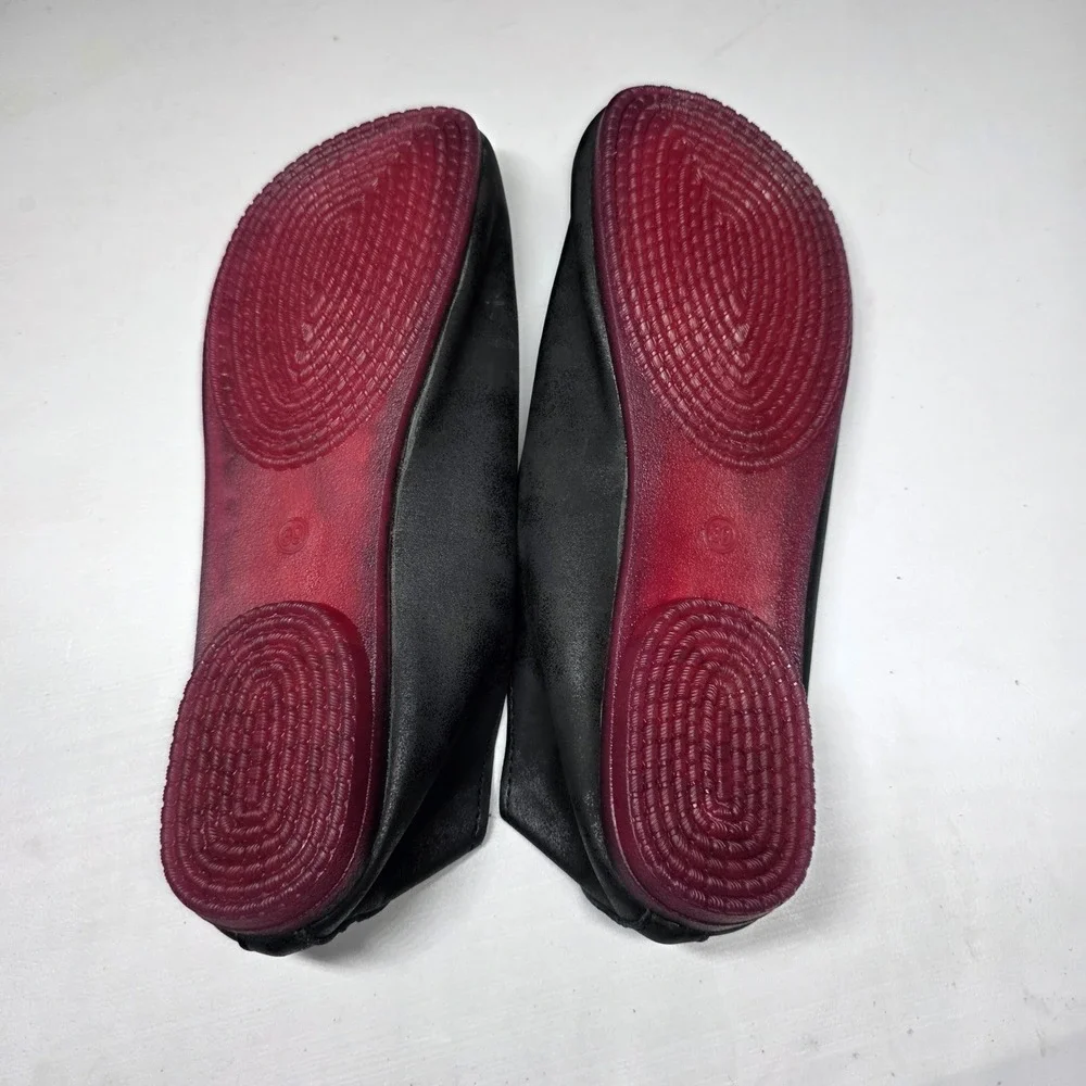 Unbranded Black Distressed Button Accent Loafers Flats Size 39 Burgundy Sole